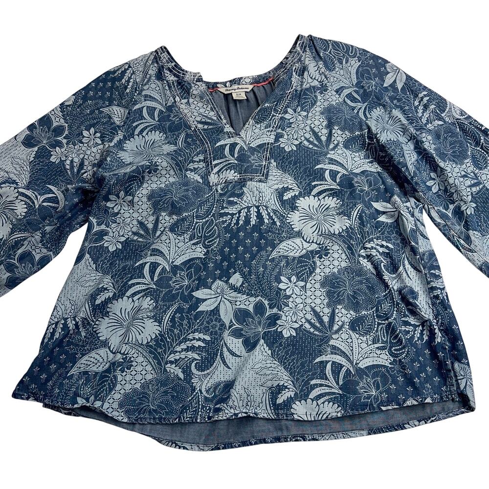 Tommy Bahama Chambray Blue White Floral Batik Split Neck Blouse Top Size S - Picture 13 of 13